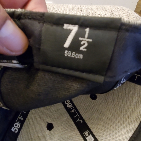 "SOLD"  Yankees fitted hat 7 1/2 euc - Picture 4 of 4